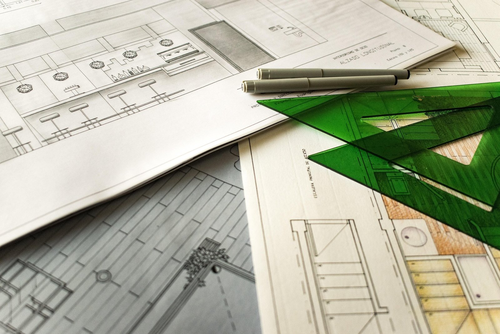 erreurs courantes AutoCAD, mauvais réglage des unités AutoCAD, gestion incorrecte des calques AutoCAD, utilisation abusive des blocs AutoCAD, absence de gabarits AutoCAD, cotation inexacte AutoCAD, textes non vectoriels AutoCAD, oubli des styles de cote AutoCAD, tracés non fermés AutoCAD, surutilisation de lignes de construction AutoCAD, export PDF mal configuré AutoCAD, fichiers trop lourds AutoCAD, annotations illisibles AutoCAD, plans non à l’échelle AutoCAD, absence de repères AutoCAD, polices manquantes AutoCAD, dessins non groupés AutoCAD, purge non effectuée AutoCAD, dépendances externes oubliées AutoCAD, calques gelés sans raison AutoCAD, dessins non sauvegardés AutoCAD, utilisation inappropriée du snap AutoCAD, zoom excessif sans pan AutoCAD, absence de sauvegarde incrémentale AutoCAD, fichiers corrompus AutoCAD