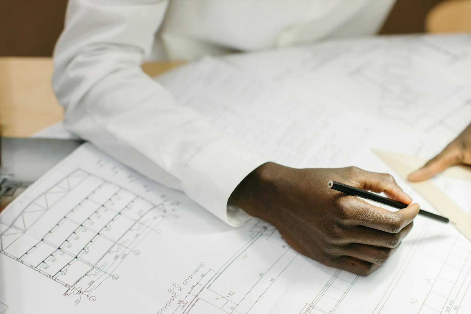 erreurs courantes AutoCAD, mauvais réglage des unités AutoCAD, gestion incorrecte des calques AutoCAD, utilisation abusive des blocs AutoCAD, absence de gabarits AutoCAD, cotation inexacte AutoCAD, textes non vectoriels AutoCAD, oubli des styles de cote AutoCAD, tracés non fermés AutoCAD, surutilisation de lignes de construction AutoCAD, export PDF mal configuré AutoCAD, fichiers trop lourds AutoCAD, annotations illisibles AutoCAD, plans non à l’échelle AutoCAD, absence de repères AutoCAD, polices manquantes AutoCAD, dessins non groupés AutoCAD, purge non effectuée AutoCAD, dépendances externes oubliées AutoCAD, calques gelés sans raison AutoCAD, dessins non sauvegardés AutoCAD, utilisation inappropriée du snap AutoCAD, zoom excessif sans pan AutoCAD, absence de sauvegarde incrémentale AutoCAD, fichiers corrompus AutoCAD