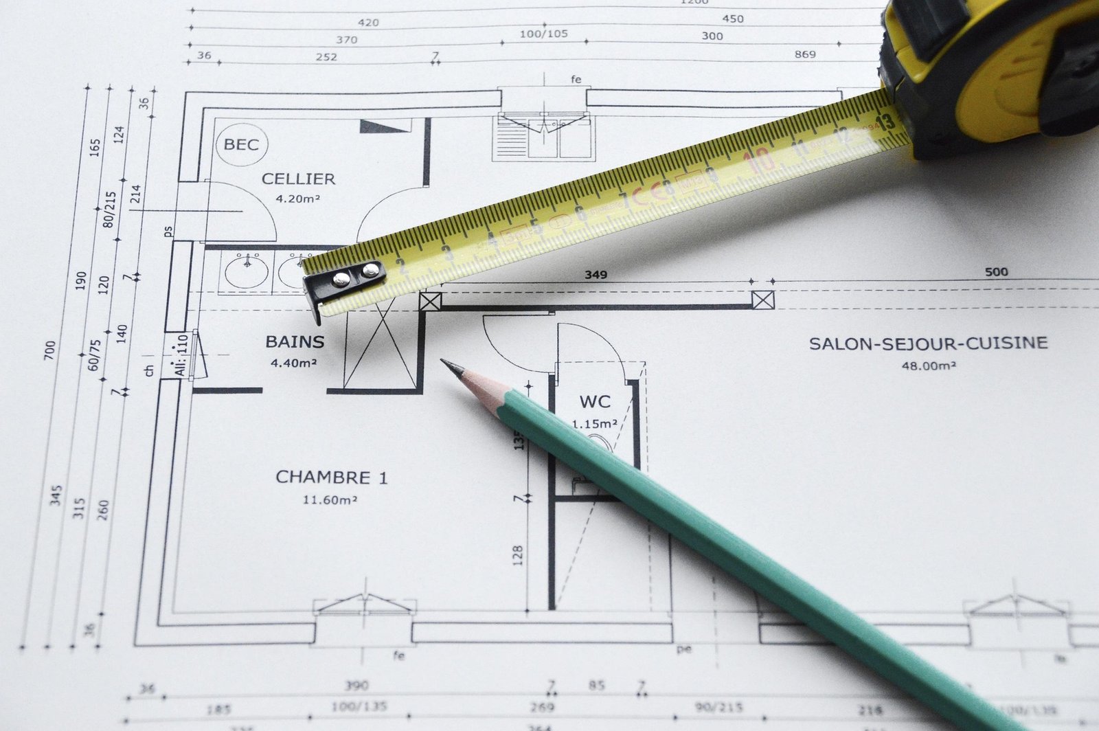 erreurs courantes AutoCAD, mauvais réglage des unités AutoCAD, gestion incorrecte des calques AutoCAD, utilisation abusive des blocs AutoCAD, absence de gabarits AutoCAD, cotation inexacte AutoCAD, textes non vectoriels AutoCAD, oubli des styles de cote AutoCAD, tracés non fermés AutoCAD, surutilisation de lignes de construction AutoCAD, export PDF mal configuré AutoCAD, fichiers trop lourds AutoCAD, annotations illisibles AutoCAD, plans non à l’échelle AutoCAD, absence de repères AutoCAD, polices manquantes AutoCAD, dessins non groupés AutoCAD, purge non effectuée AutoCAD, dépendances externes oubliées AutoCAD, calques gelés sans raison AutoCAD, dessins non sauvegardés AutoCAD, utilisation inappropriée du snap AutoCAD, zoom excessif sans pan AutoCAD, absence de sauvegarde incrémentale AutoCAD, fichiers corrompus AutoCAD